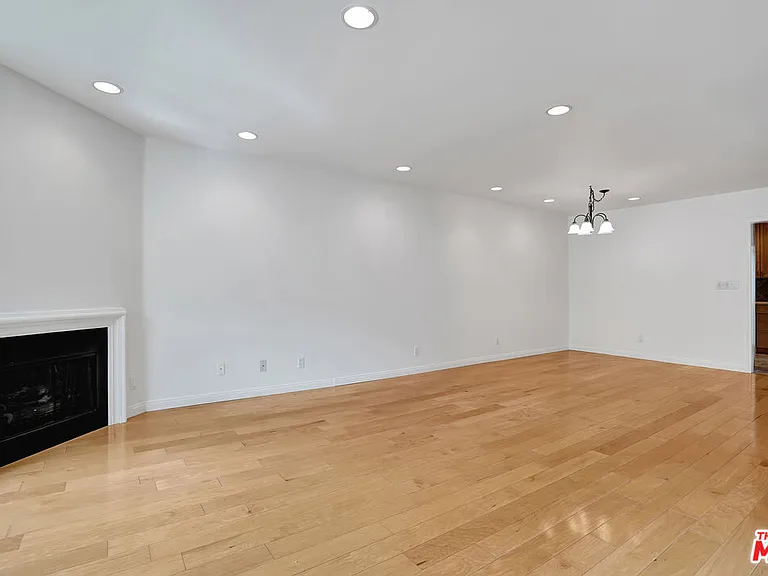 14101 Dickens St #10 — Photo 6