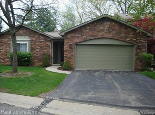 4090 Justin Ct, Bloomfield Township, MI 48302