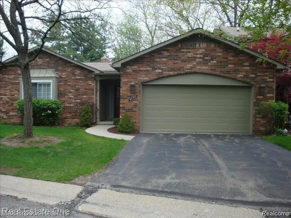 4090 Justin Ct, Bloomfield Township, MI 48302