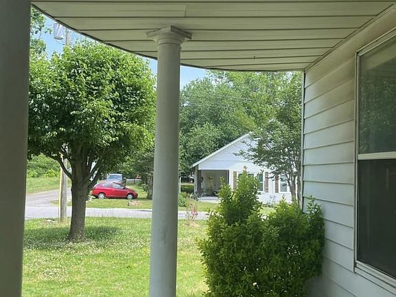 5th image of 208 2nd Ave N