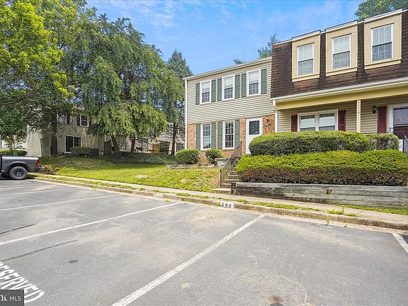 2nd image of 9145 Broken Oak Pl