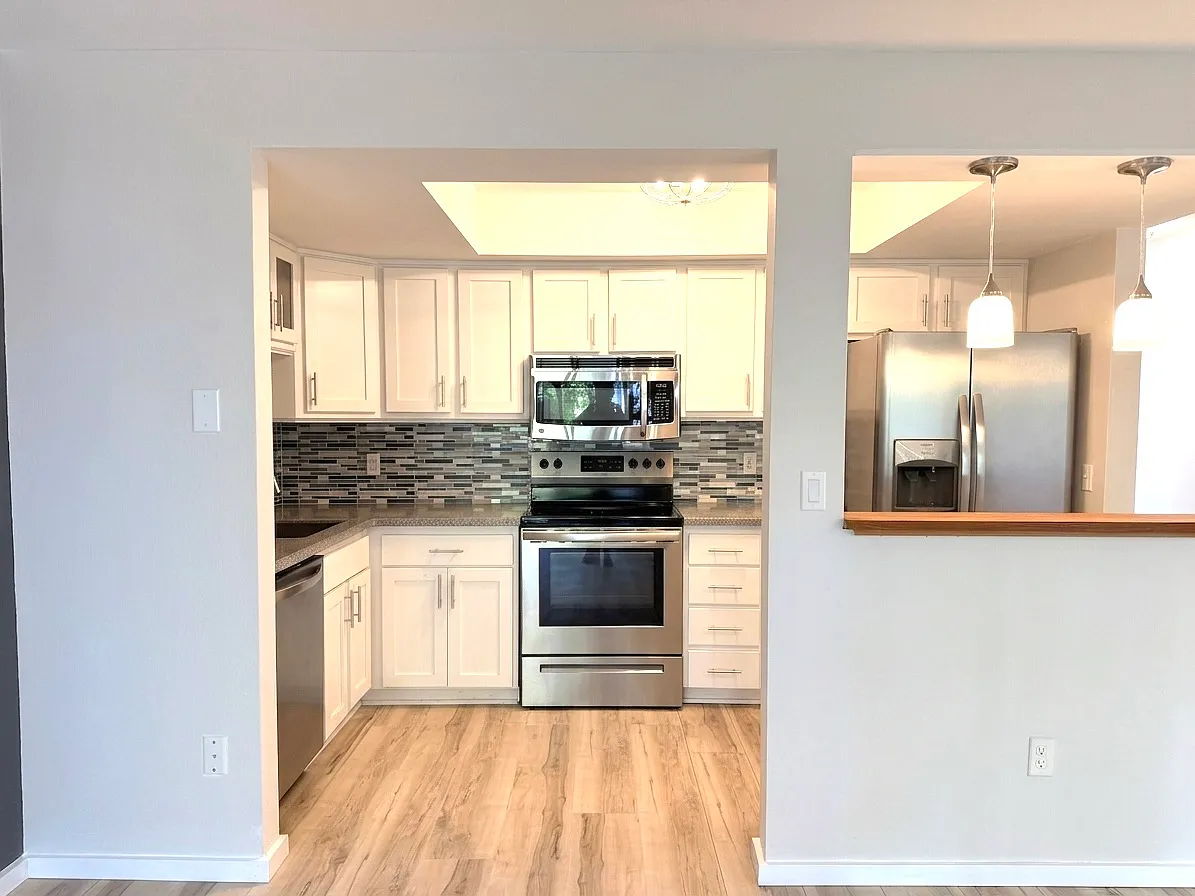 2 bed, 2.5 bath, 1247 sqft, $3,400 — Photo 2