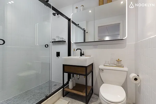 Rented by Nooklyn NYC LLC | media 31