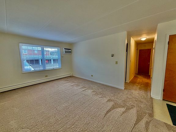 5th image of 130 Douglas Ave APT 4