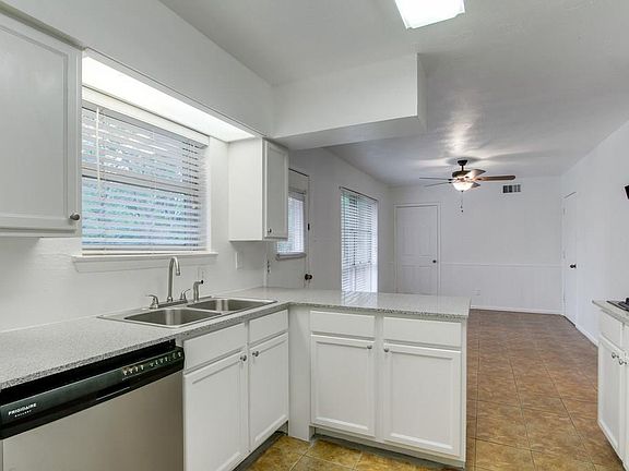 3rd image of 306 Dover Dr