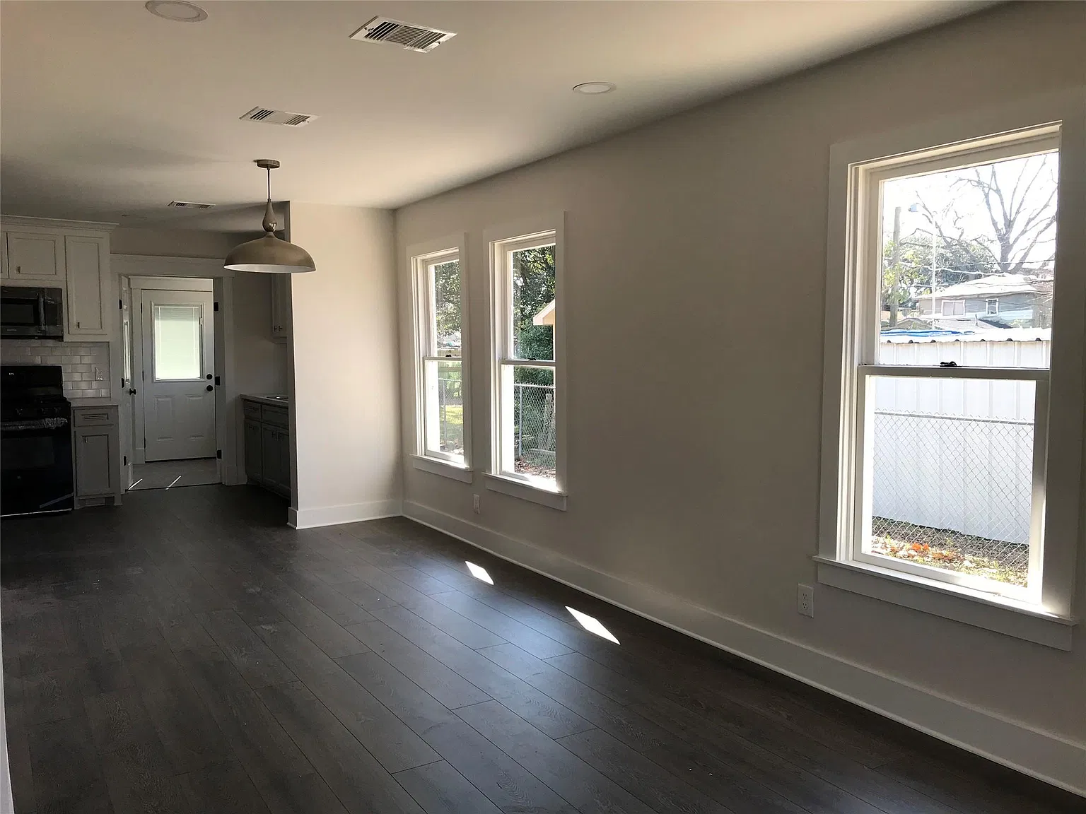 4 bed, 2.0 bath, 1418 sqft, $2,495 — Photo 4