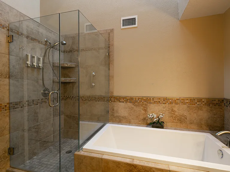 10916 Academy Ridge Rd NE — Photo 15