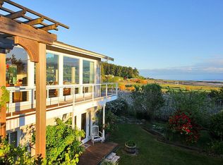 2680 Sunlight Beach Rd, Clinton, WA 98236