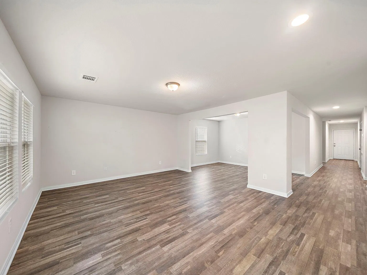 4 bed, 2.0 bath, 1646 sqft, $1,599 — Photo 3