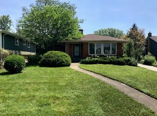 11 Tuttle Ave, Clarendon Hills, IL 60514