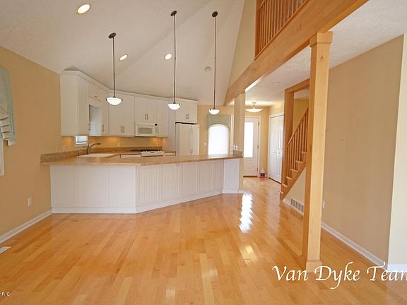 5th image of 12011 Parkway Dr
