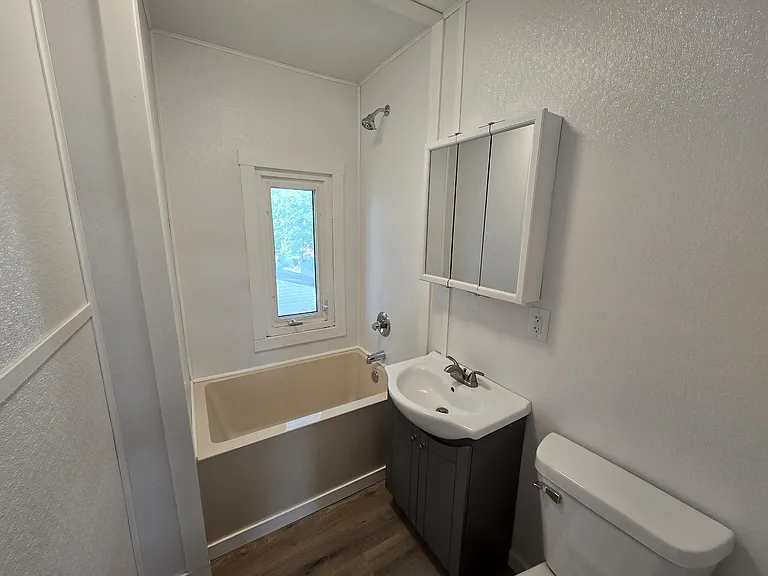 422 Baltimore St — Photo 29