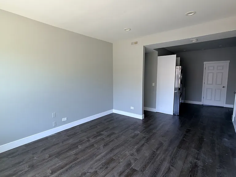 904 W 68th St #2 — Photo 3
