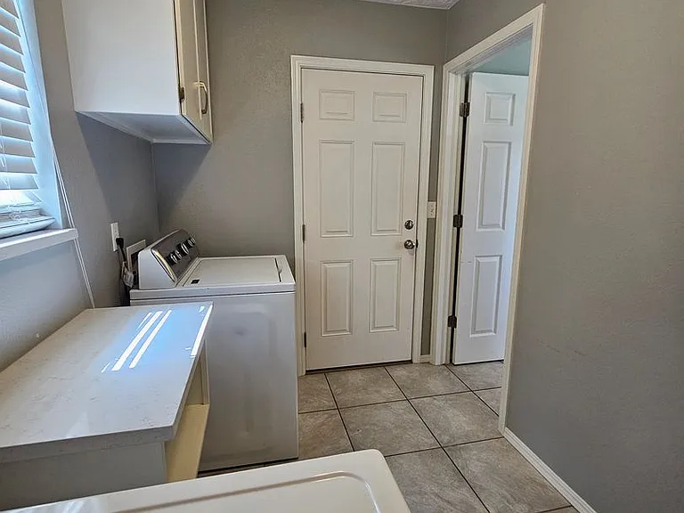 1202 Glenwood St — Photo 6