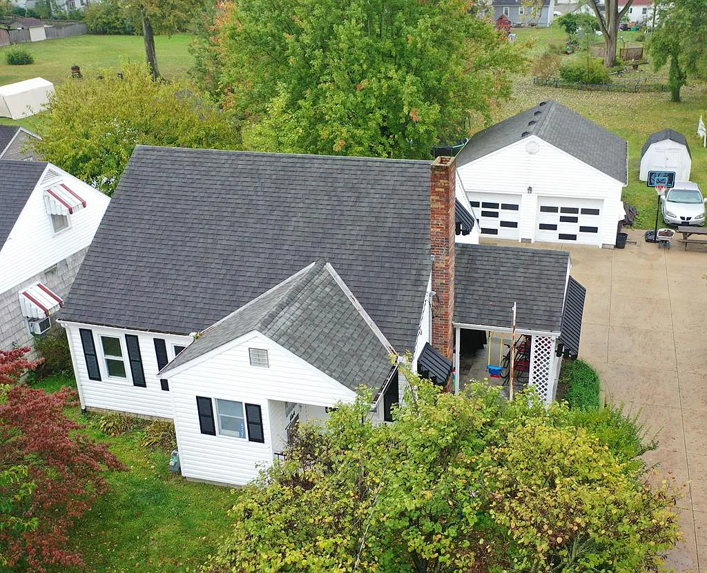 537 Grand St photo 1