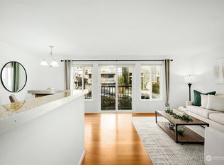 3661 Phinney Ave N APT 201, Seattle, WA