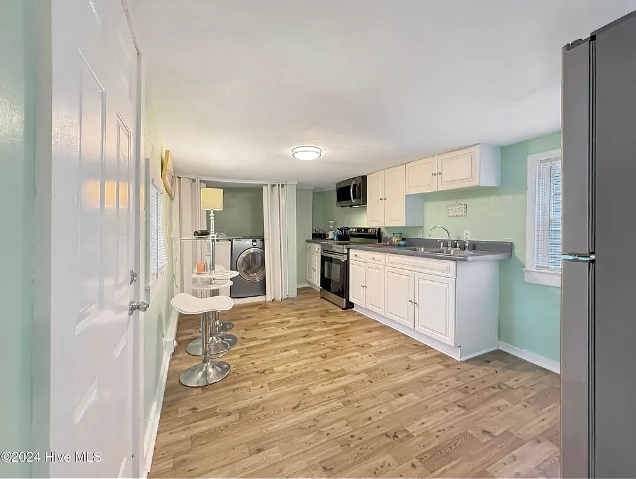 3 bed, 1156 sqft, $1,600 — Photo 3