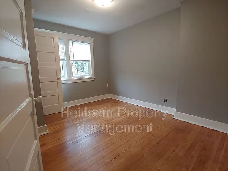 618 Spear Ave — Photo 4