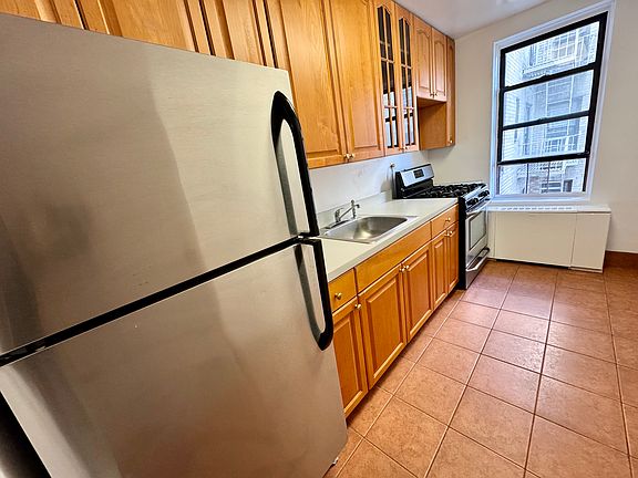 3rd image of 2335 Broadway APT 4A