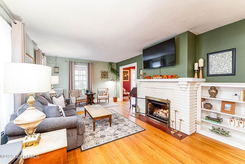 3rd image of 1225 Regent Street