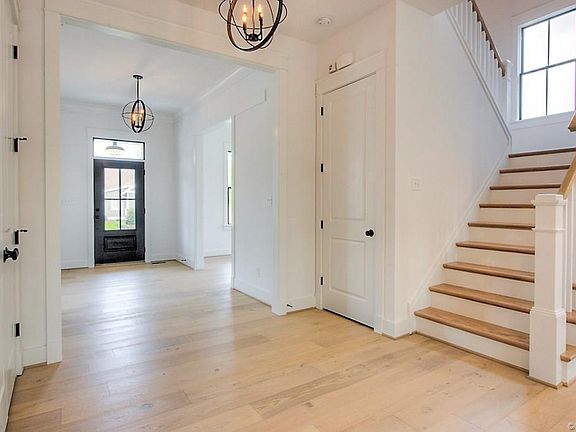4th image of 8524 Boncreek Ct