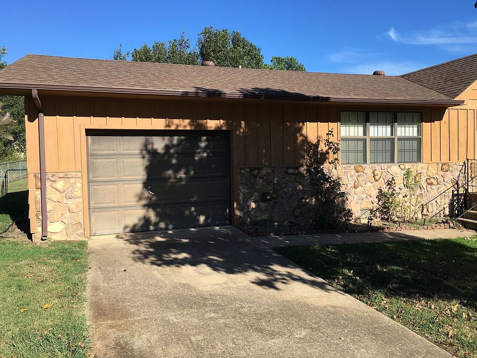 1st image of 1412 S Lowry Ln