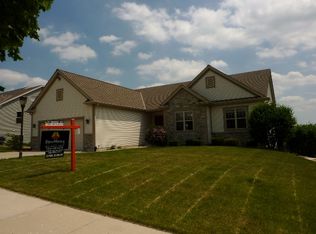1719 Glacier Ridge Rd, Waukesha, WI 53188