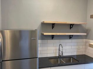 557 Centre Ave APT 2, Reading, PA 19601