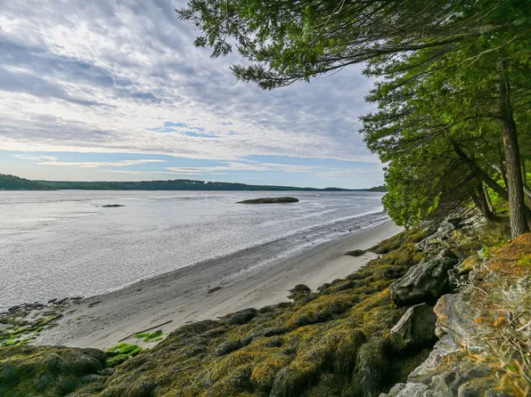 10 Kennebec Shores North Road, Phippsburg, ME 04562