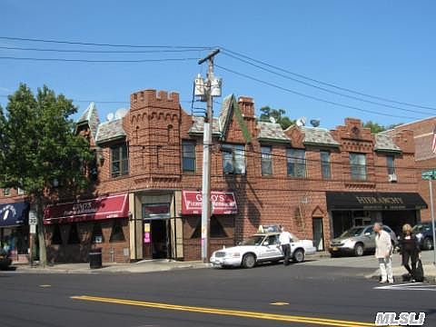 2nd image of 480 Plandome Rd