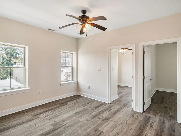 635 W Girard Ave #D — Photo 3