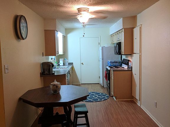 5th image of 2405 Burleson Ct #B