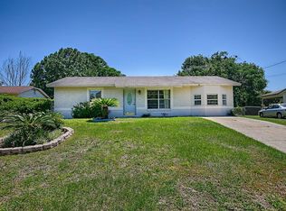 909 Jacaranda Dr, Lady Lake, FL 32159
