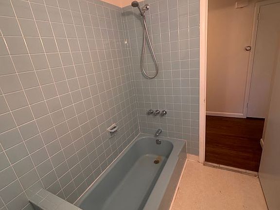 3rd image of 38 Nursery St