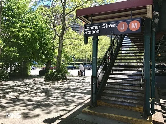 Rented by MNS | media 12