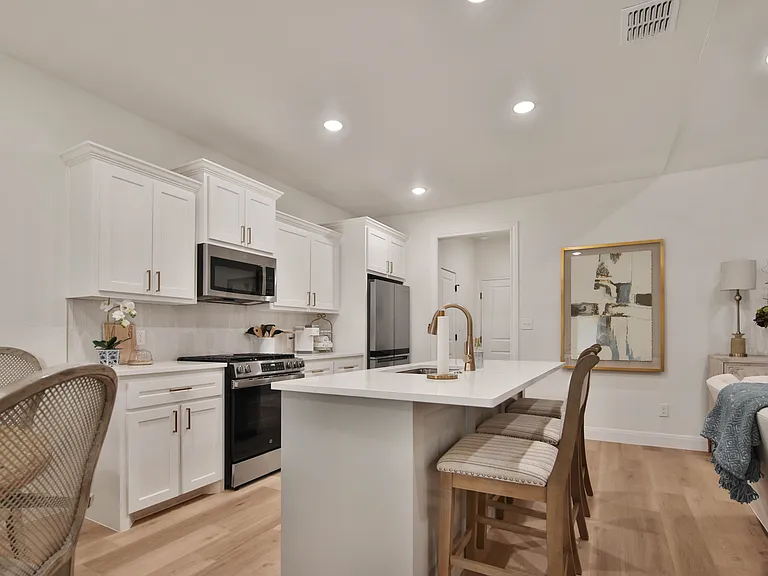 1409 Quincy Ave — Photo 4