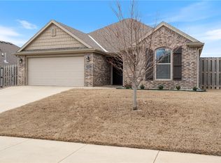 1021 Tulip St, Centerton, AR 72719