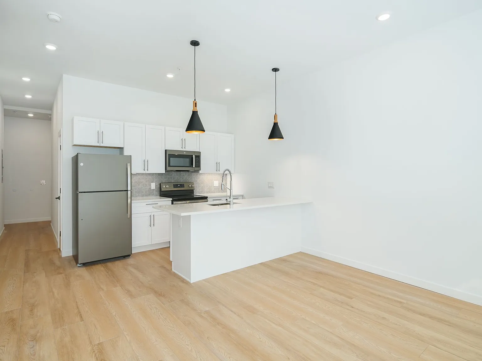 2814 Kensington Ave — Photo 2