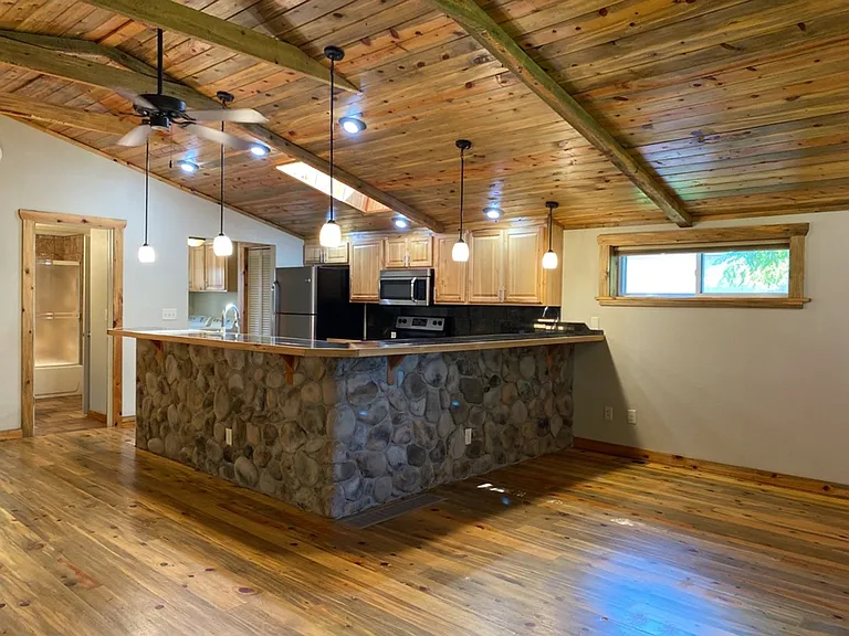 517 Endicott St — Photo 24