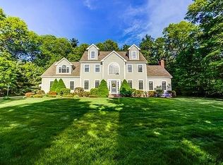 8 Pine St, Upton, MA 01568