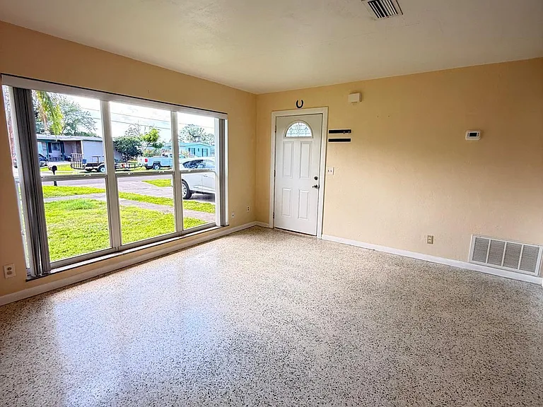 3231 SE Monte Vista St — Photo 4
