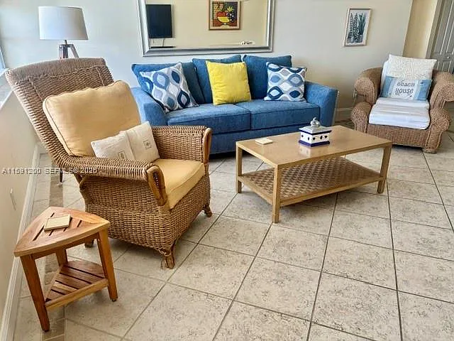 The Decoplage Condo — Photo 3