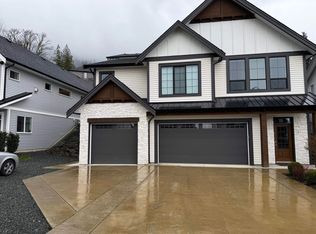 50214 Kensington Dr #B, Chilliwack, BC V4Z 0E3