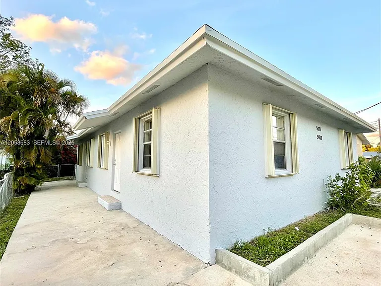 5911 Liberty St #5913 — Photo 5
