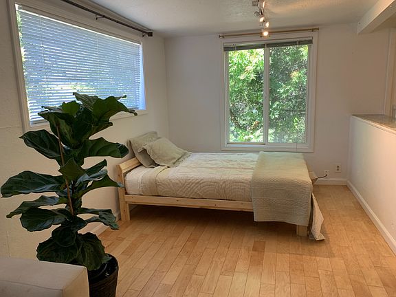 3rd image of 6040 Buena Ventura Ave #1