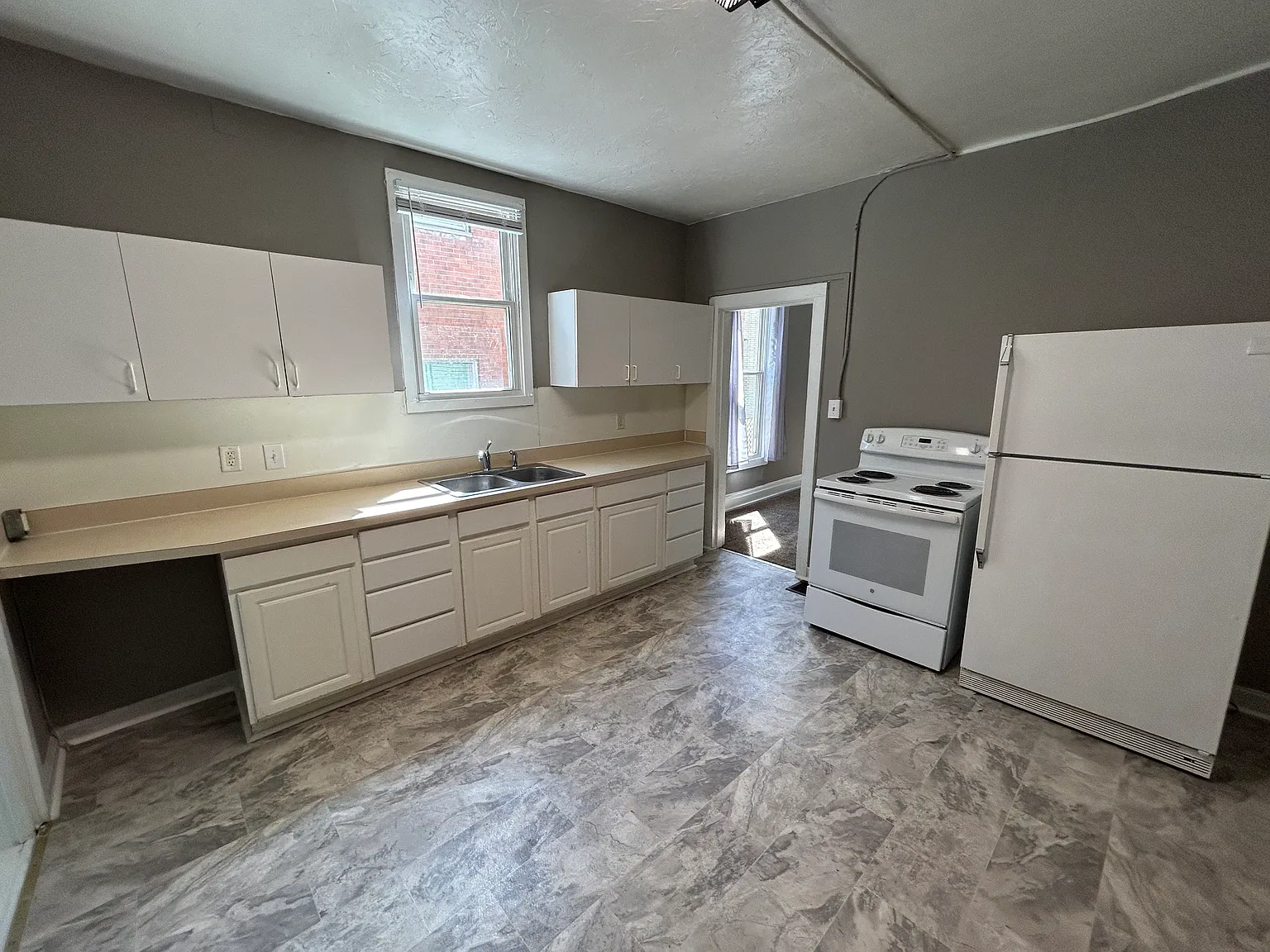 3 bed, $995 — Photo 2