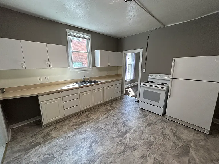 25 W Iowa St #25 — Photo 2
