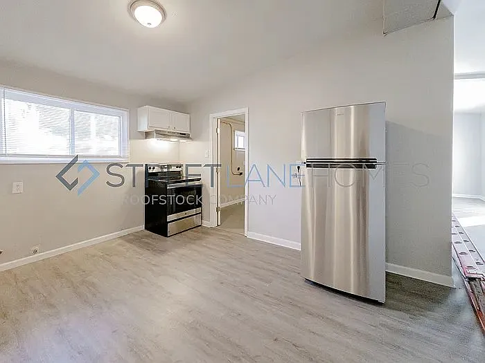 3 bed, 1.5 bath, 1332 sqft, $1,420 — Photo 2