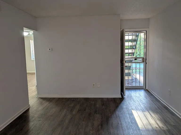 3224 Springfield Dr — Photo 4