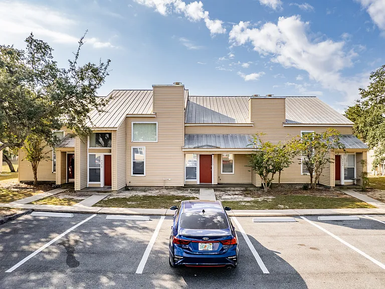 Timberland Apartments — Photo 4